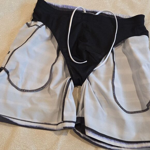 Lululemon Pool Short 7" Striped, Med - Picture 6 of 11